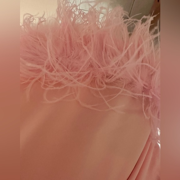 Similar to HUISHAN ZHANG
Poppy feather-trimmed recycled-crepe midi dress - Picture 6 of 10